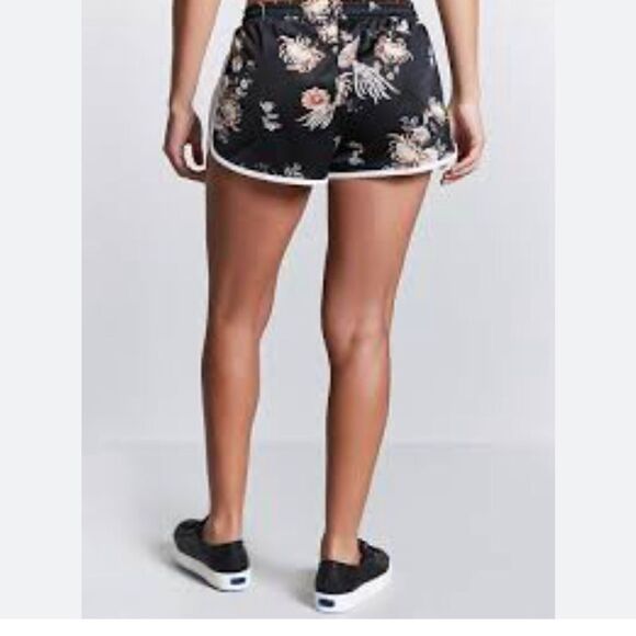 Forever 21 short shorts floral black brown and white size small - Picture 3 of 8